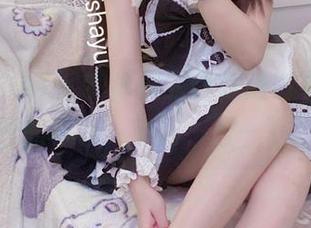 照片里，AT鲨的体操服像是随时要为你减速的风筝，来吧，拉一下。