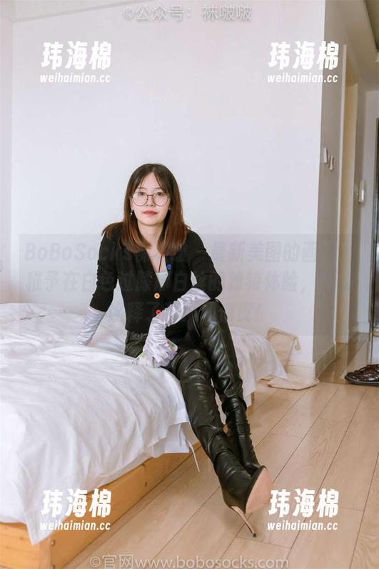 BoBoSocks袜啵啵 - 最新美图的画风：稚予在白色过膝厚白丝的独特体验，完美诠释了甜腻和俏皮！-玮海棉
