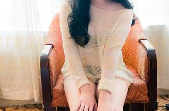 GIRLT果团网 - 当黄歆苑穿上白衬衫，无圣光跑去开派对了，想看套图吗？