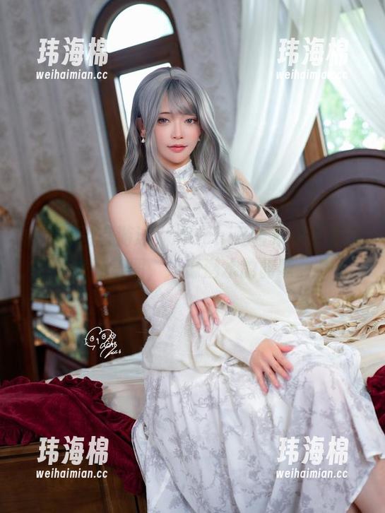 假装在浴室游泳，Machi马吉带来了最新系列美图，好像潜水的韵味。-玮海棉