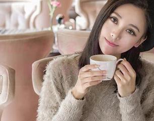 QingDouKe青豆客 - 最新图集：施忆佳女仆版的“呆萌”与“撩人”
