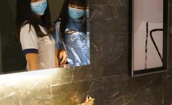 最新图册：ROSI的黑色蕾丝，不禁让我想起那个旧时光，恍若隔世。
