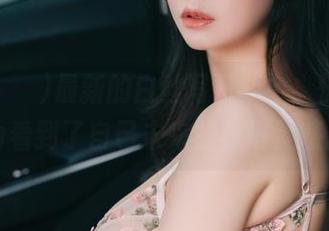在Sia(시아)最新的白丝写真集中，恍惚间以为看到了自己未来的穿搭灵感。