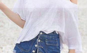 UGirls尤果网 - 原图中的布莱尔昆娜：水手服隐约透出的青春气息，私房的调调太好玩了