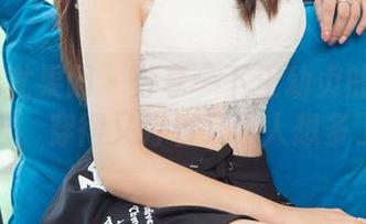 UGirls尤果网 - 分享一下王幼贞的连体衣图包，穿得又好看又让人想多了…