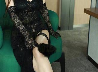 Xiuren秀人网 - 学到新技能！从77qiqi睡衣套图中，我们可以发现多种“不合规”的优雅。