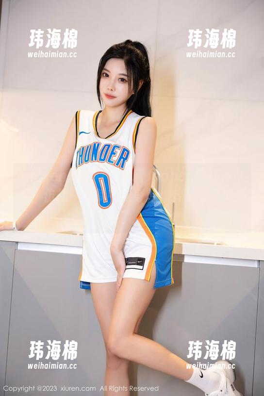 Xiuren秀人网 - 卓君Jeanes的女神写真，仿佛一个梦中的身影，转眼间又消失了。-玮海棉