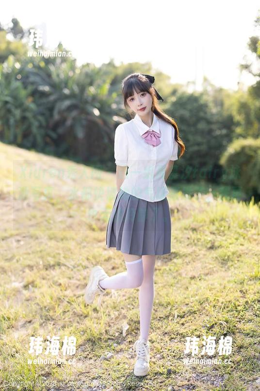 Xiuren秀人网 - 这一组周慕汐fairy泳池写真，水都快被她的气场蒸发了，我再也无法冷静了。-玮海棉