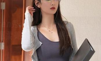 Xiuren秀人网 - 短裙的原图里藏着谢小葱柔美的一面！下载一试不妨！