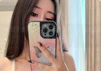 微密圈 - 获取不爱笑的赛琳的夏日图包，心心念念的免费体验正等着你！