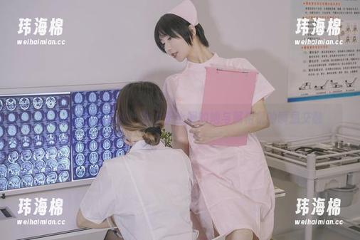 云溪溪奶桃的作品：穿上护士服的她与照相机的瞬息交融-玮海棉
