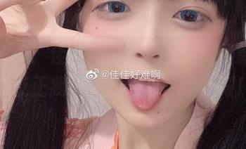 在泳装中，佳佳好难啊又来了！最新美图，反正我是忍不住想多瞅几眼！