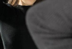 克拉女神 - 依娜丝私房校园合集：你见过在图书馆门口偷偷吃冰淇淋的姿势吗？