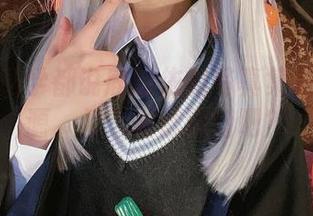 六二二同学都说鹿昭依的写真集是个好资源，怎么说都没错吧？