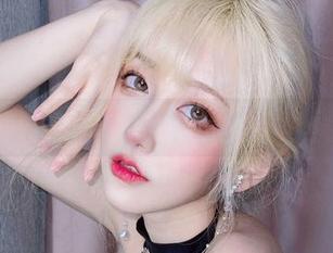 从头到脚都油亮，啾小妍的新写真合集上线啦！