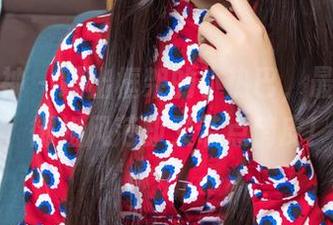 头条女神 - 跳出框架的小热巴，最新图集，御姐风范却又带点俏皮！