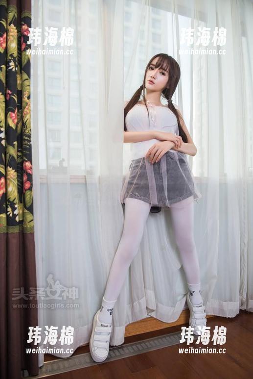 头条女神 - 除了颠覆，尹菲空姐最新图包还有些...甜蜜的小尴尬。-玮海棉