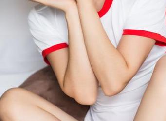 头条女神 - 郭美美的空姐制服图集：她“飞”起来啦！快来下载！