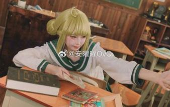 安曜曜的红裙写真精选！你以为我只会看穿着么？我的脑洞也别忘了！