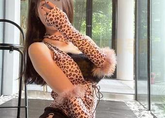 微密圈 - 小玉吃果冻的私房写真，好像每天都在变女神。