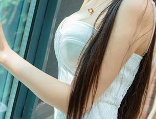 尤果网 - 王莹vs.工装：办公室里的不务正业美图