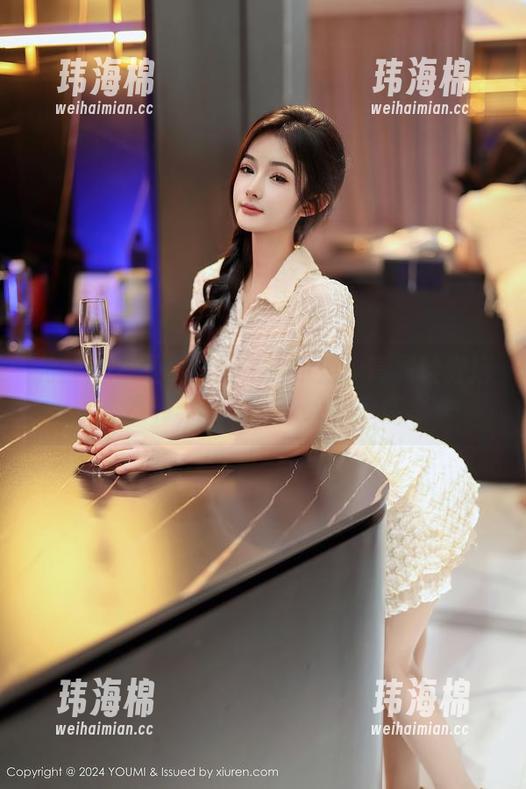 尤蜜荟 - 是小逗逗亲自示范：高跟鞋穿搭福利，原图就让人心痒痒-玮海棉