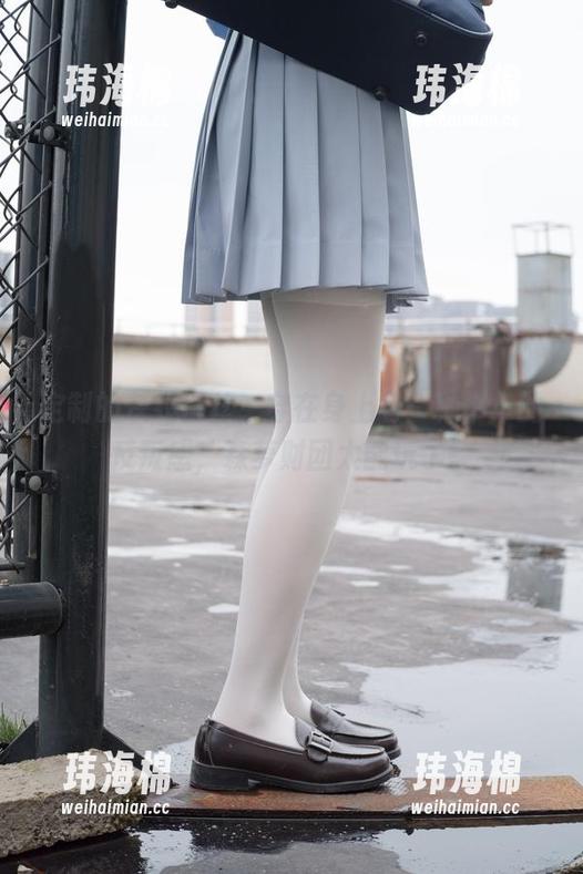 定制的灰衣白丝,穿在身上有一种小小的反叛感,森萝财团太能玩了。-玮海棉 定制的灰衣白丝,穿在身上有一种小小的反叛感,森萝财团太能玩了。-玮海棉