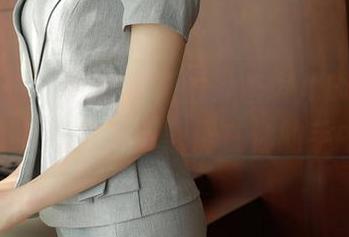 模范学院 - 这全套礼服，唐琪儿Beauty不止有颜，下载尽在你的手中