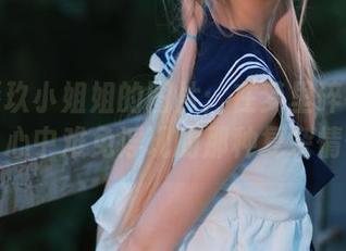 清青琴玖小姐姐的图片：在梦里碎花间游弋，心中难免浮现的那种复杂情愫。