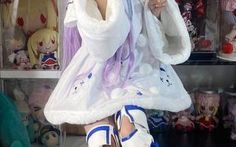 白栎Shirly在泳池的那些画面，真该给网盘官方打个电话，太满了！