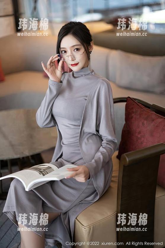 秀人网 - Carol周妍希的JK在线：裙子有点长，但搭配她的个性可是出奇的默契哦。-玮海棉