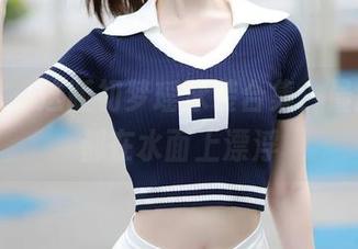 秀人网 - 这版初梦瑶泳装合集，最新时刻都在水面上漂浮