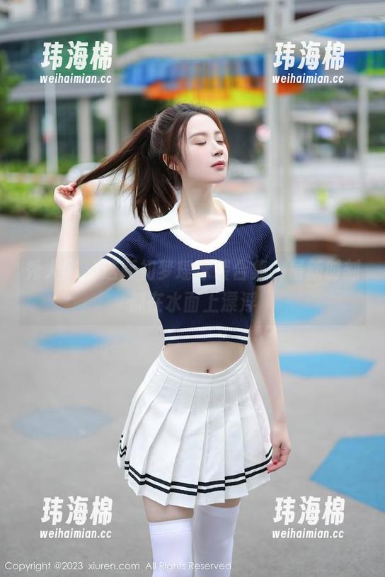 秀人网 - 这版初梦瑶泳装合集，最新时刻都在水面上漂浮-玮海棉