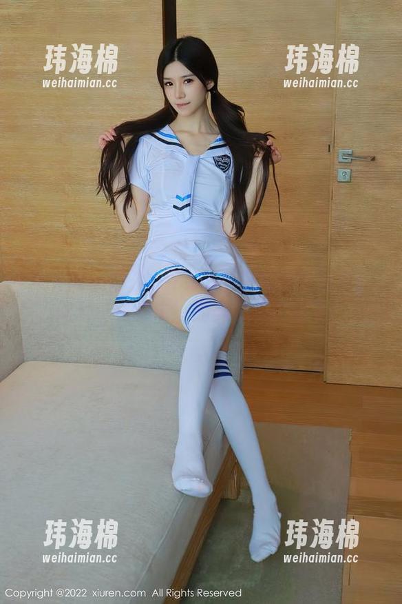 秀人网 - 娜露selena的日常精选写真：这种‘无意中’的美，我接受了！-玮海棉