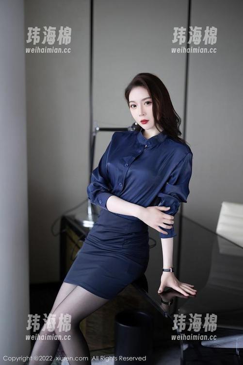 秀人网 - 林文文在校服全套上的别样理解，好奇心被打开了。-玮海棉