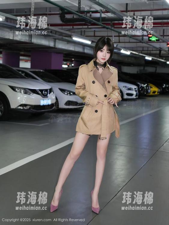 秀人网 - 舒适的泳池与甜白酱，图集：谁不会在水波间探头呢-玮海棉