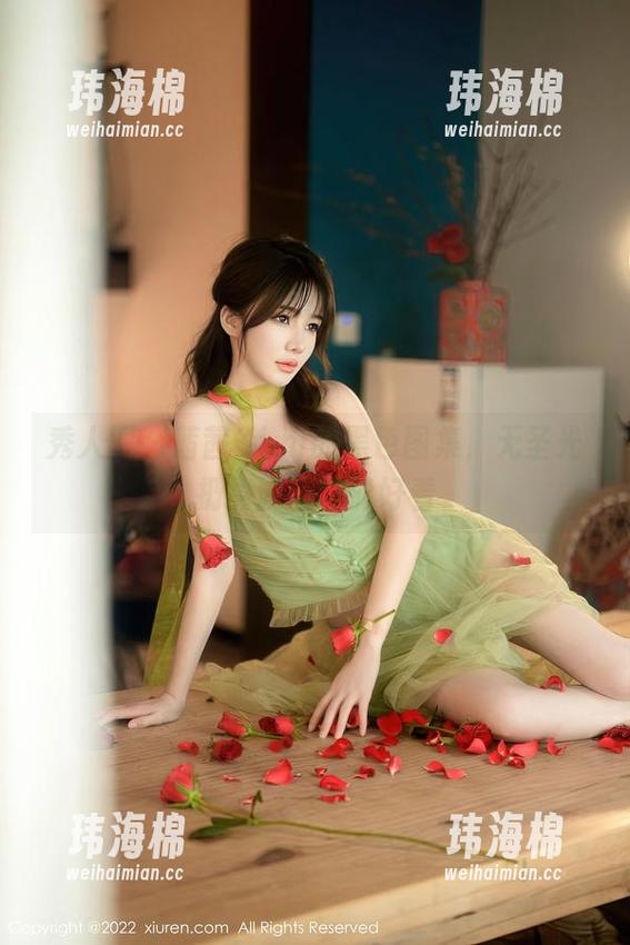 秀人网 - 茜茜Kimi的黑色图集，无圣光扔掉滤镜也能好看-玮海棉