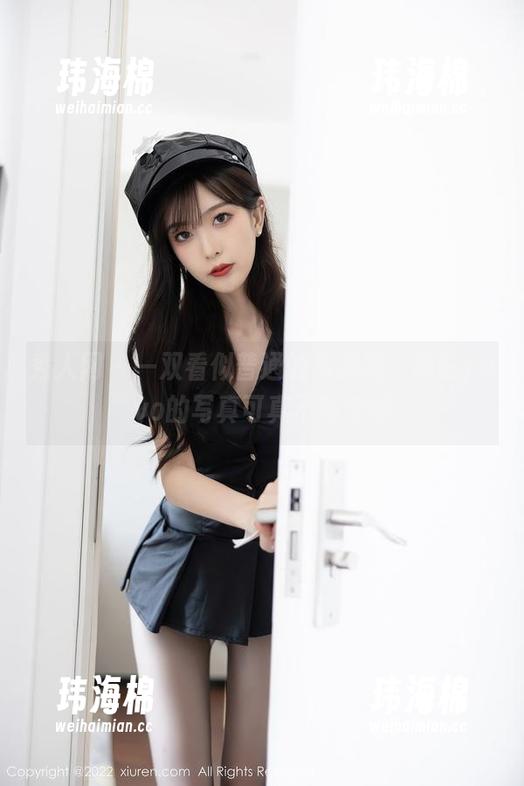 秀人网 - 一双看似普通的高跟鞋，雨瞳Yoyo的写真可真不简单啊-玮海棉