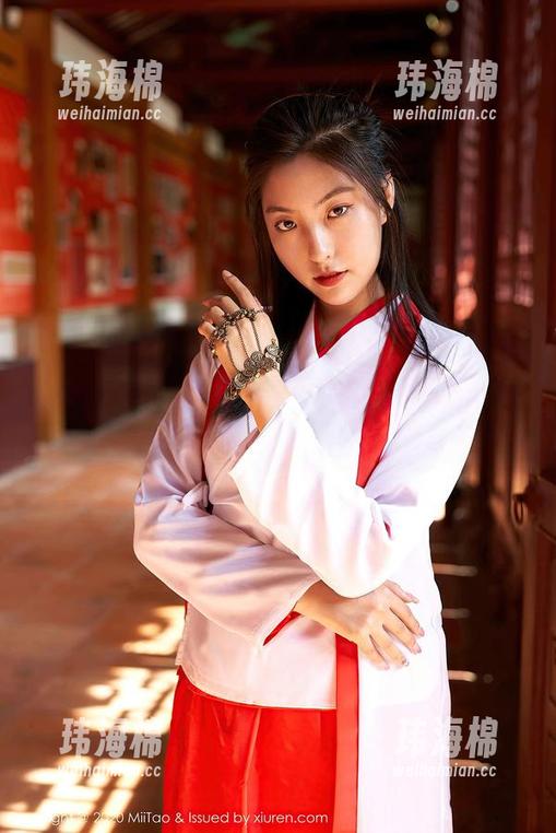 蜜桃社 - 冰露的图集，白裙子仿佛有魔力，让我忘记了天气有多热！-玮海棉
