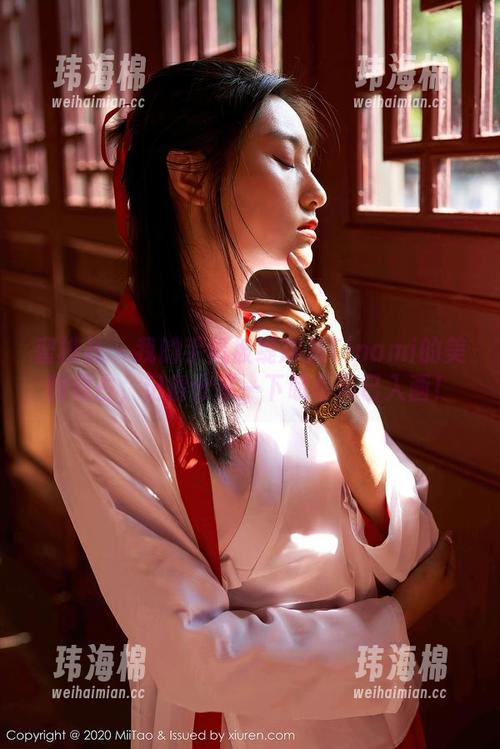 蜜桃社 - 我的手机被缇娜美Tinami的美图霸占，记得分享一下哦吊带已入画！-玮海棉