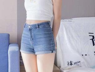 袜啵啵 - 谁说咖啡色丝袜不能透？小甜豆的天下无敌原图，快来下载试试