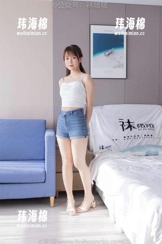 袜啵啵 - 谁说咖啡色丝袜不能透？小甜豆的天下无敌原图，快来下载试试-玮海棉