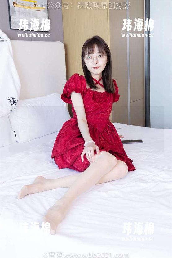 袜啵啵 - 甜甜圈的新动作：白棉袜写真投放网盘，是为求快速通关，还是想搞事情？-玮海棉