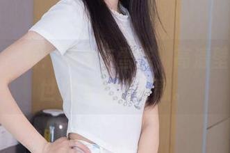 袜啵啵 - 看：修女与雪糕，高清壁纸下的世俗与圣洁交融。