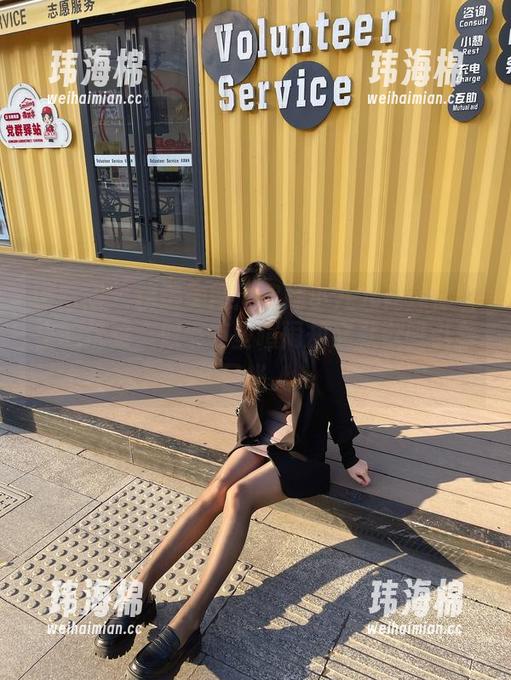 微密圈 - 精选美图：软妹小九九在连体衣里的优雅，似乎有些喧闹却又默默吸引着目光。-玮海棉