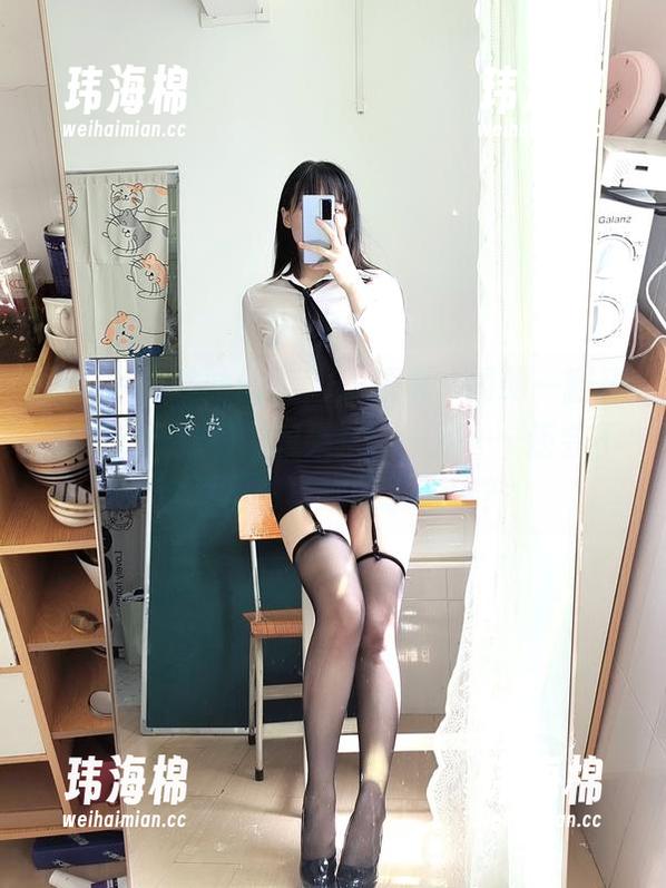 阿九从不咕咕(九言)的短裤，图册一翻开，我就开始想，如果搭配一双……还会不会更出彩再次吸引眼球？-玮海棉