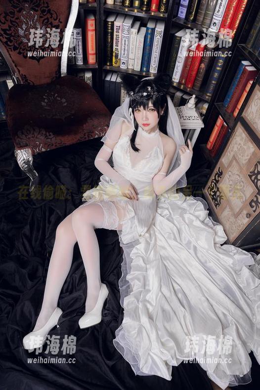 在线偷瞄：雪晴嘟嘟，秘书的另一个面孔-玮海棉