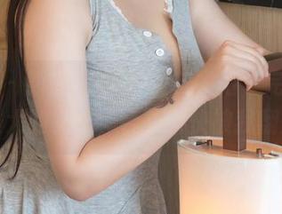 青豆客 - 颖莹儿YY穿上皮衣后，完全是个气场强大的女王，合集都快被我翻烂了！